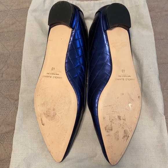 Manolo Blahnik quilted navy flats - Picture 2 of 3